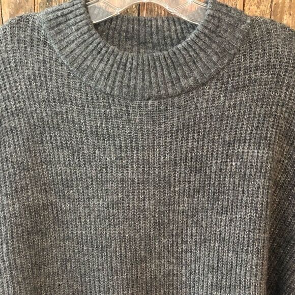 John + Jenn XL Gray Oversized Chunky Relaxed Pink Academia Collegiate Sweater - Picture 4 of 7